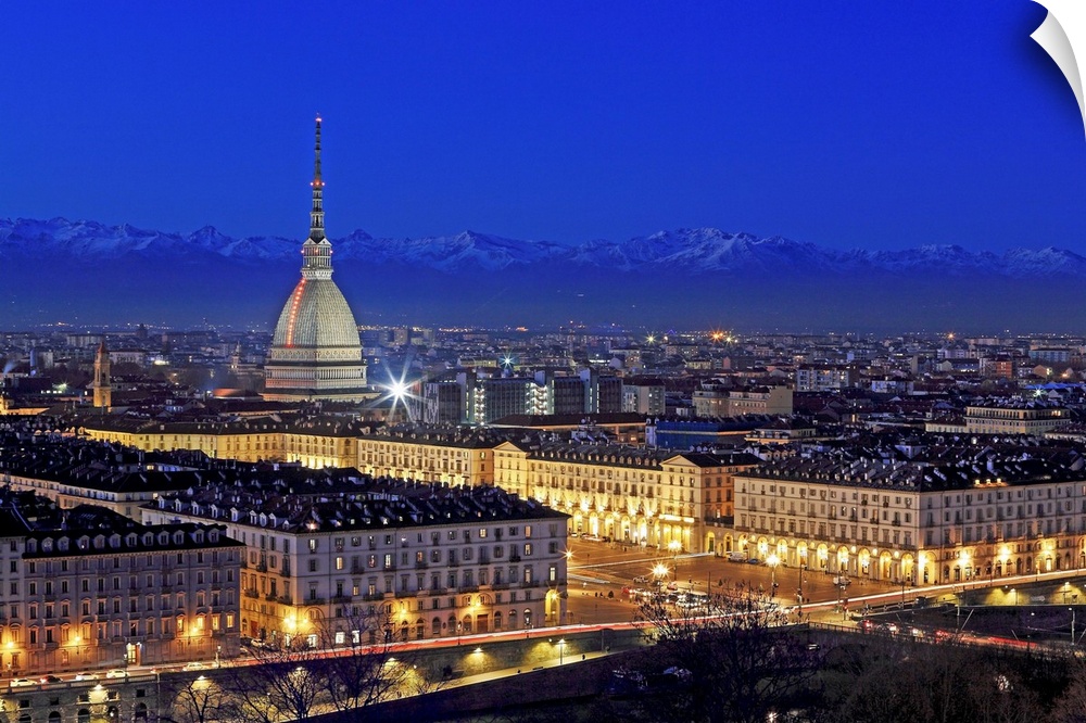 Italy, Piedmont, Torino district, Turin, Mole Antonelliana, Mole Antonelliana and Alps in background.