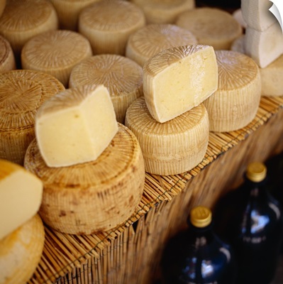 Italy, Puglia, Gargano, Vieste, market cheese stall