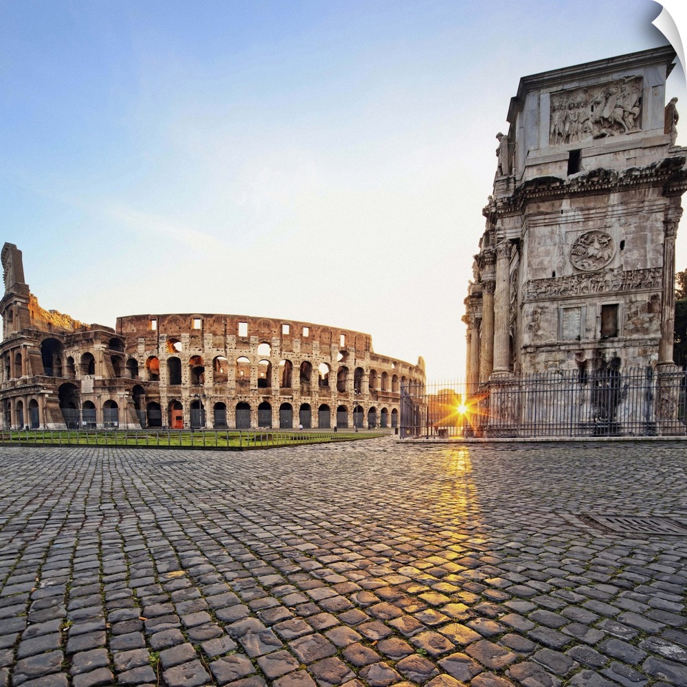 Italy, Latium, Mediterranean area, Rome, Roman Forum, Colosseum, Colosseum and Arch of Constantinum at dawn