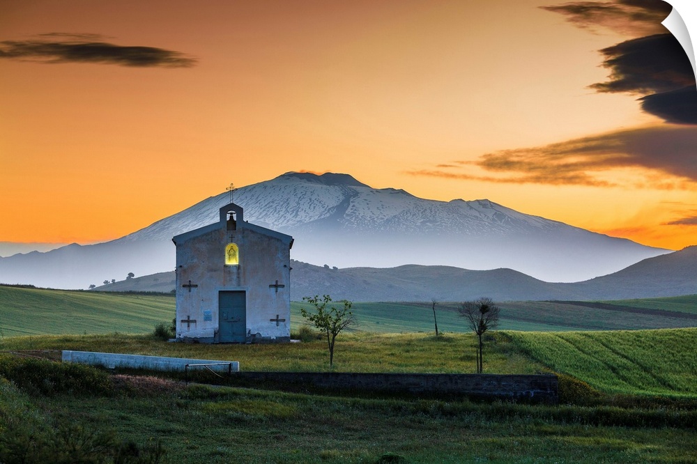 Italy, Sicily, Piana di Catania, Little church in Borgo Franchetto, Mount Etna in the background.