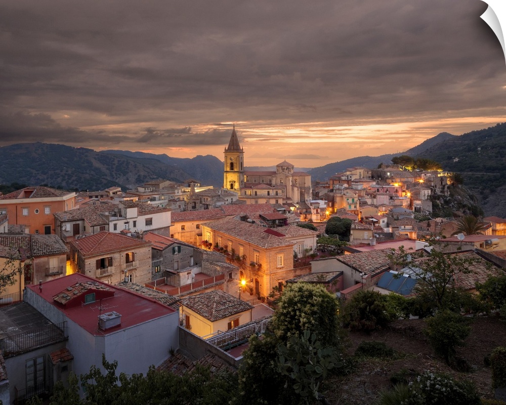 Italy, Sicily, Messina district, Novara di Sicilia, Panoramic view of the town.