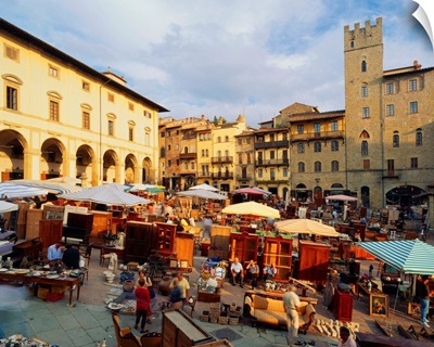 Italy, Tuscany, Arezzo, Piazza Grande, antique trade market