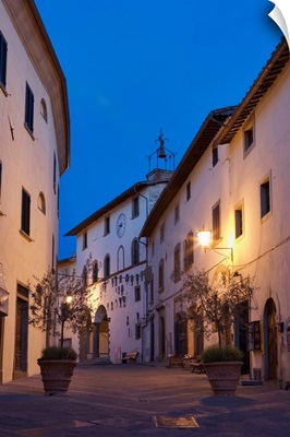 Italy, Tuscany, Chianti, Radda in Chianti village, old town and Palazzo Pretorio