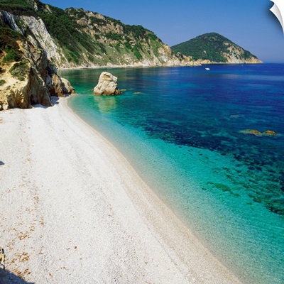 Italy, Tuscany, Elba, Acquaviva beach, view towards Capo d'Enfola