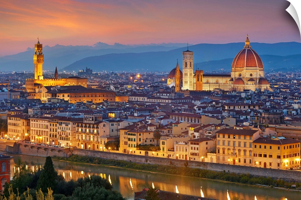 Italy, Tuscany, Firenze district, Florence, Cityscape with Palazzo Vecchio and Duomo.