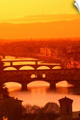 Italy, Tuscany, Florence, Ponte Vecchio and Arno river