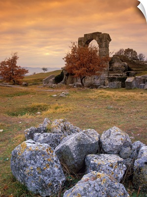 Italy, Umbria, Terni, The Roman ruins of Carsulae near Sangemini village