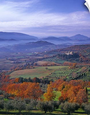 Italy, Umbria, Valle Tiberina, view towards the valley
