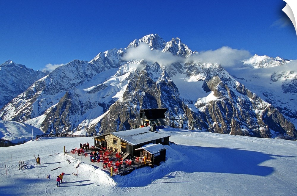 Italy, Valle d'Aosta, Courmayeur, ski resort