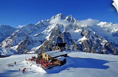 Italy, Valle d'Aosta, Courmayeur, ski resort