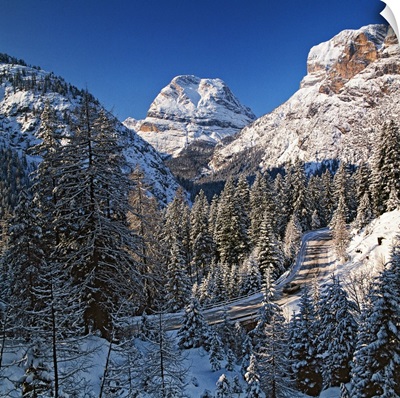 Italy, Veneto, Dolomites, Cortina d'Ampezzo, Landro valley, Croda Rossa mountain