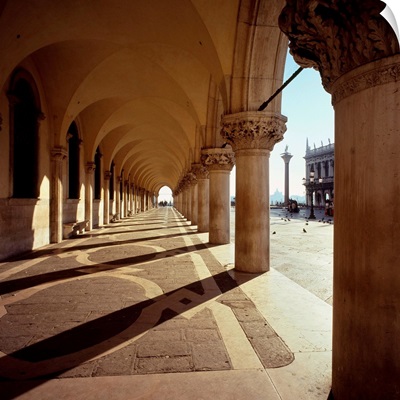 Italy, Veneto, St Mark Square, Doge's Palace, Colonnade and Piazzetta