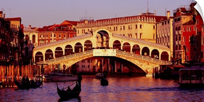 Italy, Veneto, Venice, Canal Grande and Ponte di Rialto