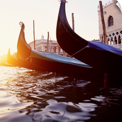 Italy, Veneto, Venice, Saint Mark's basin, gondolas and Palazzo Ducale in background