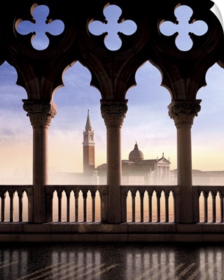 Italy, Venice, silhouette of Ducale Palazzo in front of S. Giorgio
