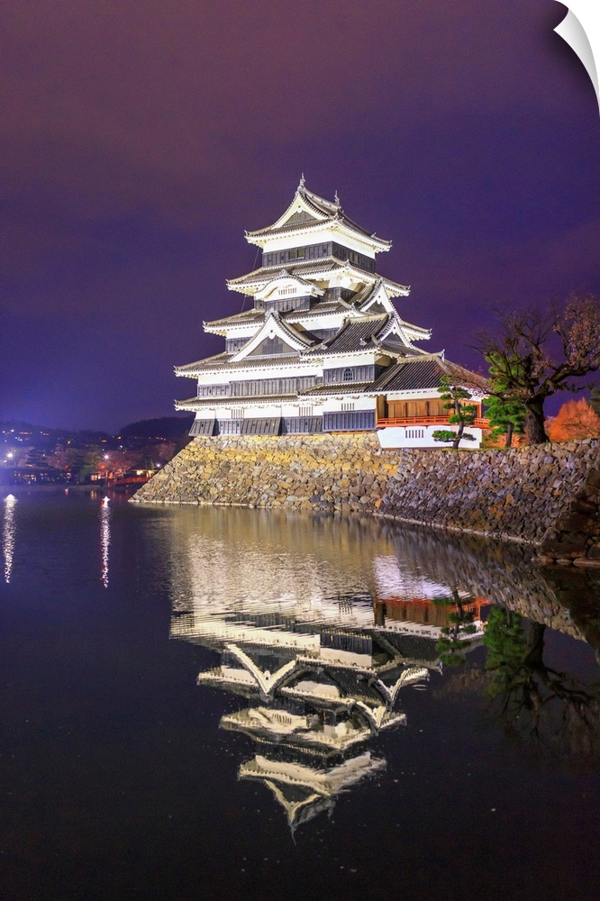 Japan, Chubu, Matsumoto, Matsumoto Castle during the cherry blossom, sakura, by night.