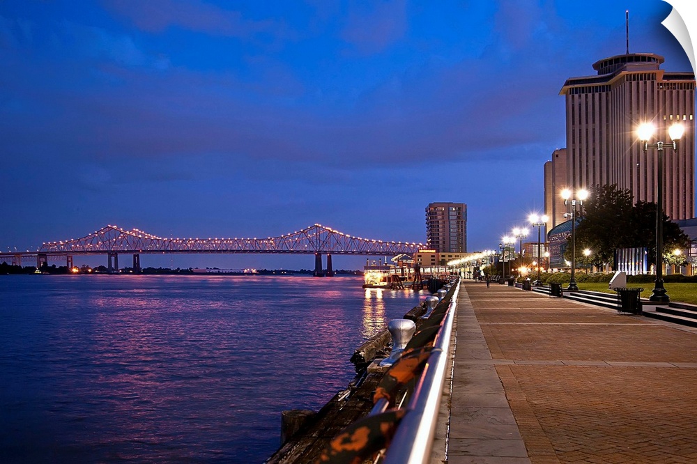 Louisiana, New Orleans, riverwalk at night