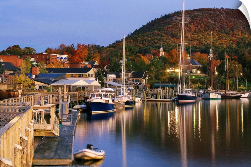 Maine, Camden, Atlantic ocean, New England, Dusk at the harbor