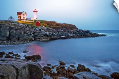 Maine, Cape Neddick, Atlantic ocean, York Beach, the lighthouse at dusk