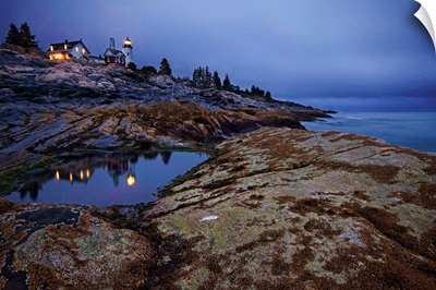 Maine, Pemaquid Point Lighthouse, Pemaquid Point, the lighthouse at dusk