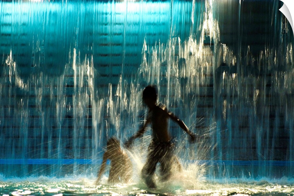 Malaysia, Selangor, Kuala Lumpur, Children playing in swimming pool