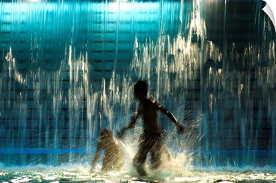 Malaysia, Kuala Lumpur, Children playing in swimming pool