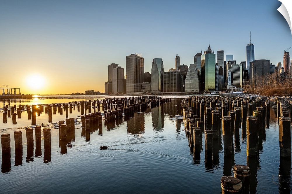 USA, New York City, Manhattan, Brooklyn Bridge, Brooklyn Bridge Park, Sunset view of the East River with the skyline of Ma...