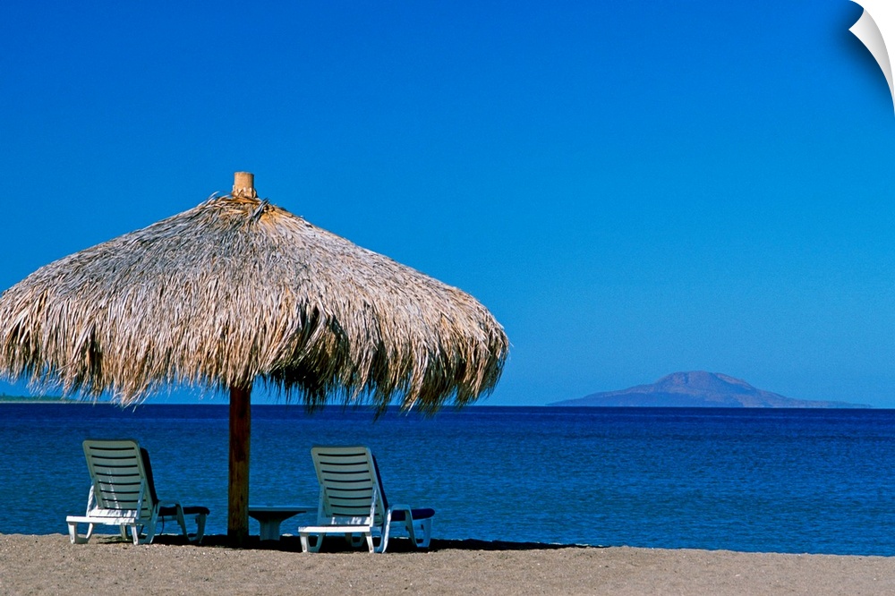Mexico, Baja California Sur, Sea of Cortez, beach umbrella and lounge chairs