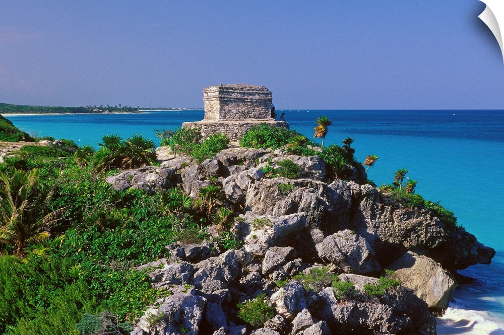 The ruins of the ancient Maya city of Tulum in a spectacular location overlooking the Caribbean sea.