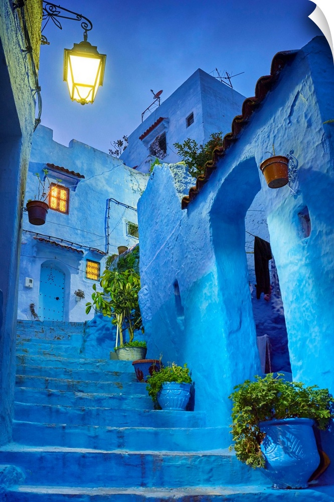 Morocco, Rif Mountains, Chefchaouen, dusk in the old town.
