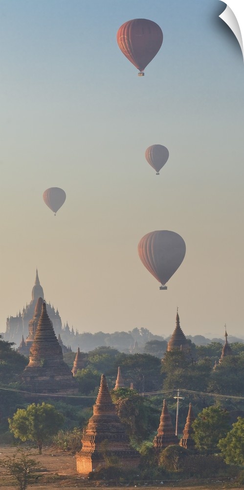 Myanmar, Mandalay, Bagan, Hot air balloons over the Buddhist temples in the plain of Bagan.