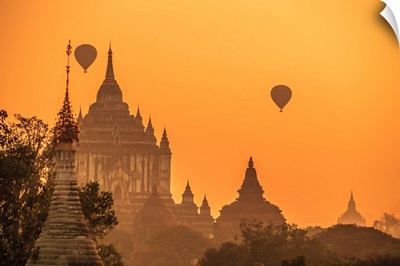 Myanmar, Mandalay, Bagan, Hot Air Balloons Over Gawdawpalin Temple At Sunrise
