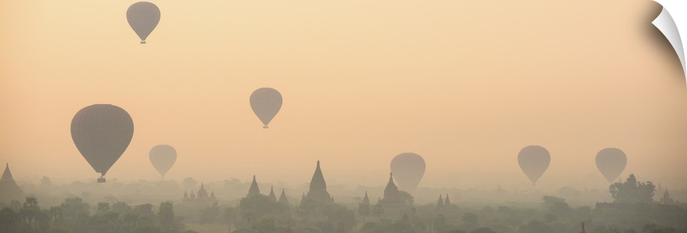 Myanmar, Mandalay, Bagan, Hot air balloons over the ruins of Bagan in the early morning.