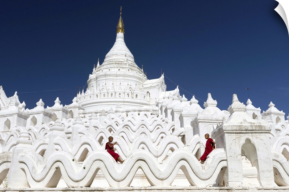 Myanmar, Mandalay, Mingun, Novice monks at the Hsinbyume (Myatheindan) Pagoda.