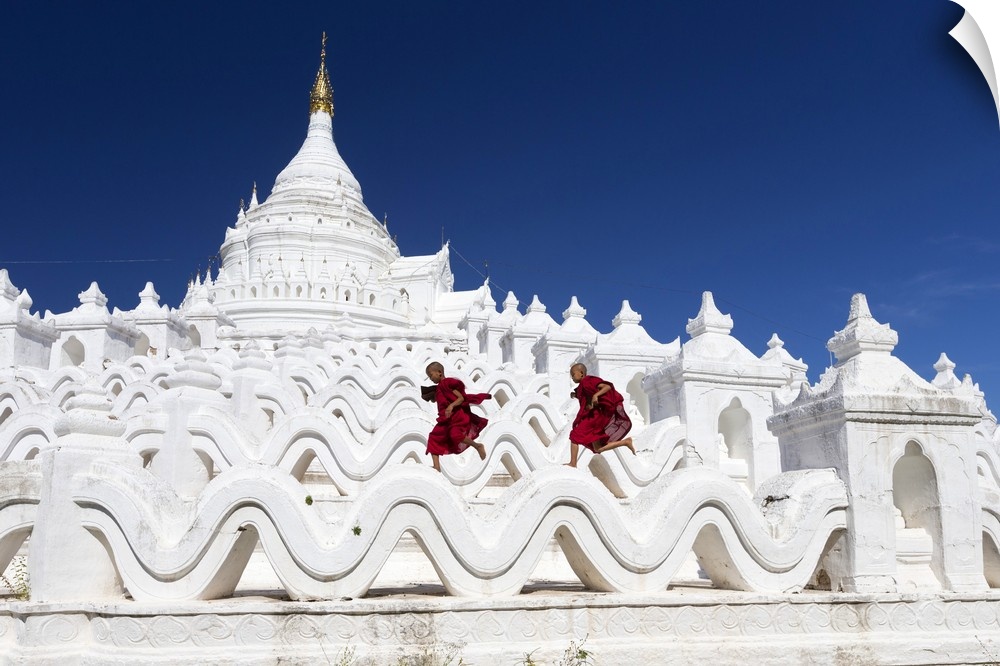 Myanmar, Mandalay, Mingun, Novice monks at the Hsinbyume (Myatheindan) Pagoda.