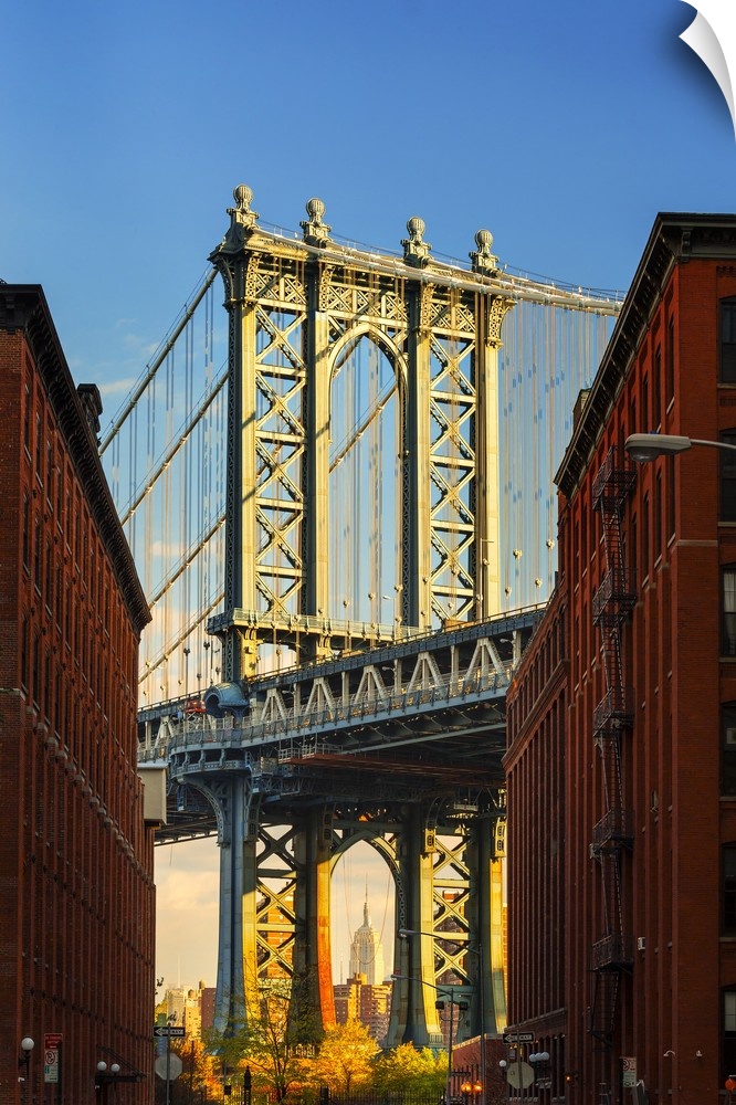 USA, New York City, Brooklyn, Dumbo, Manhattan Bridge, Empire State Building framed by Manhattan Bridge, view from Washing...