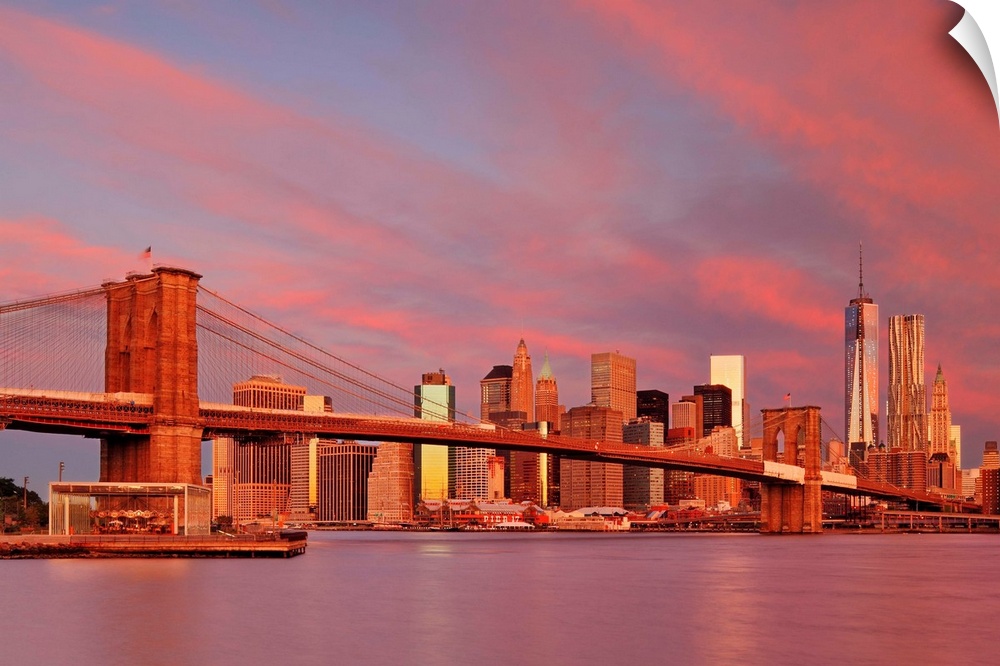 USA, New York City, East River, Manhattan, Brooklyn Bridge, Downtown Manhattan skyline, view from the Brooklyn Bridge Park.