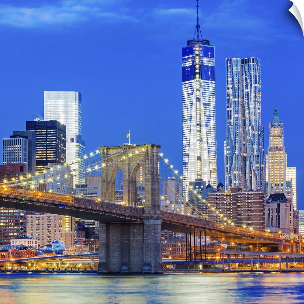 USA, New York City, East River, Manhattan, Lower Manhattan, Brooklyn Bridge, Downtown Manhattan with Freedom Tower and Bee...