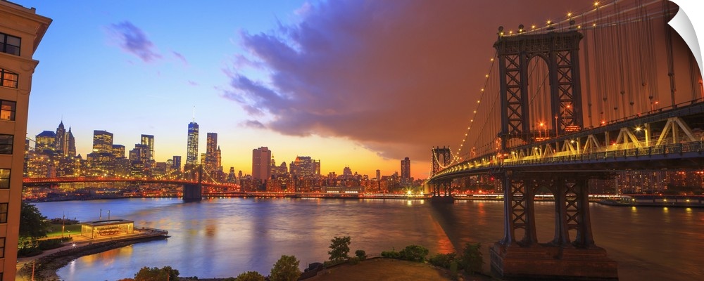 USA, New York City, East River, Manhattan, Lower Manhattan, Manhattan Bridge.