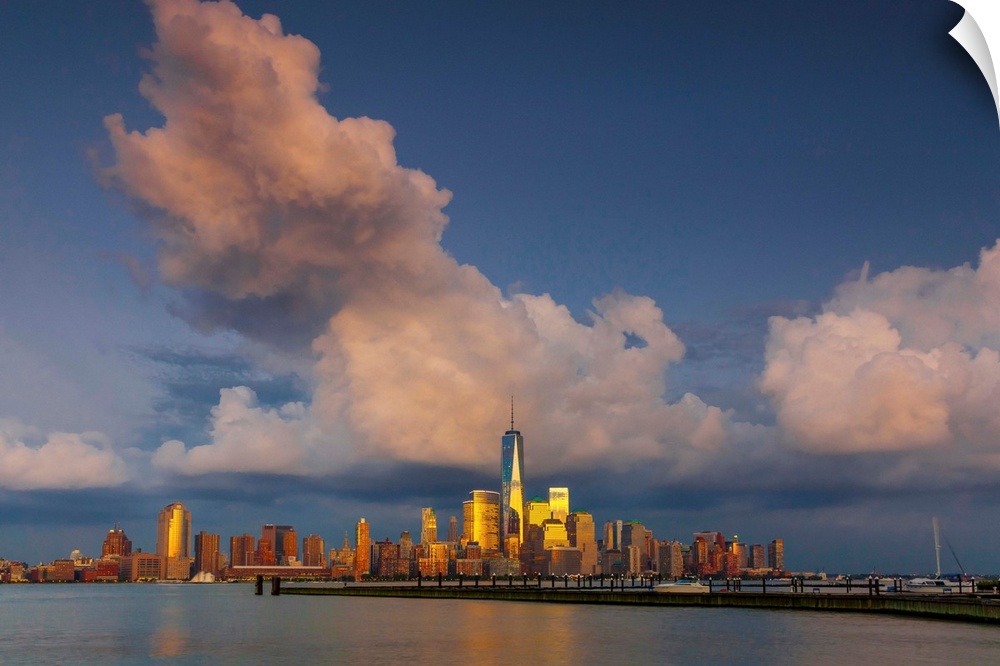 USA, New York City, Hudson, Manhattan, Lower Manhattan, One World Trade Center, Freedom Tower, skyline from New Jersey.