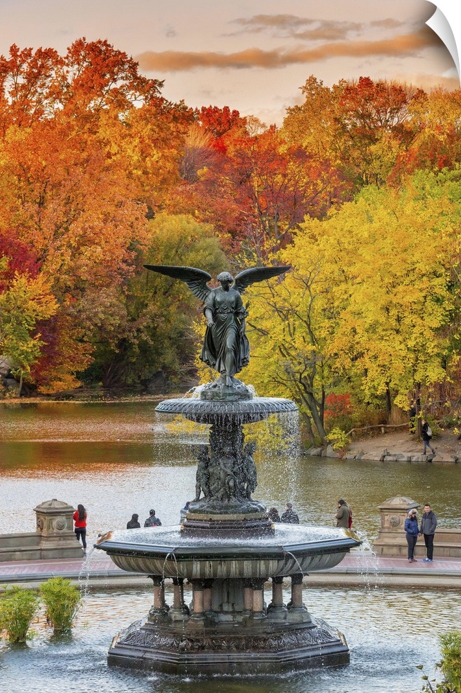 USA, New York City, Manhattan, Central Park, Angel of the Waters fountain and Bethesda Terrace.