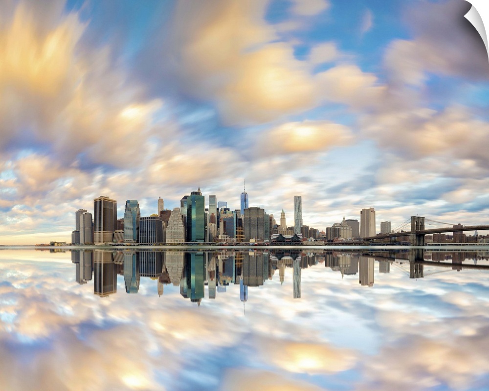 USA, New York City, Manhattan, Lower Manhattan, Skyline with Freedom Tower at dawn, view from Brooklyn Bridge Park.