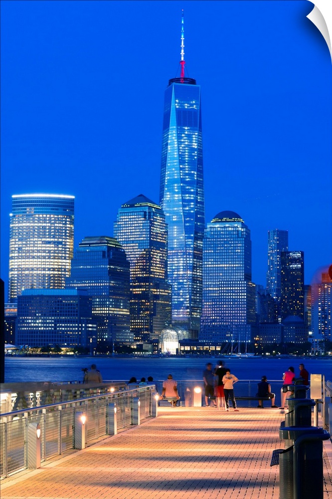 USA, New York City, Manhattan, Lower Manhattan, One World Trade Center, Freedom Tower, City skyline at dusk.
