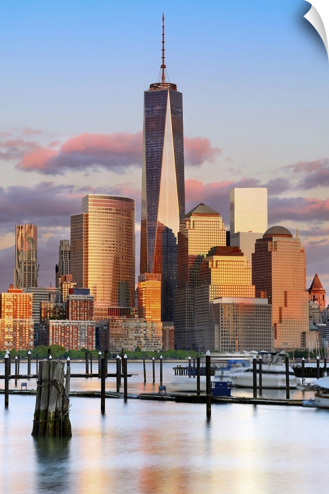 USA, New York City, Manhattan, Lower Manhattan, One World Trade Center, Freedom Tower, City skyline at sunset.