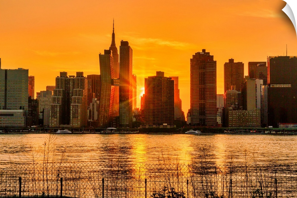New York City, Midtown Manhattan viewed from Gantry Plaza..