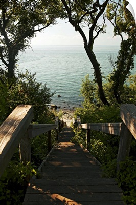 New York, Long Island, path leading to view of Long Island Sound