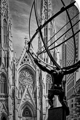 New York, Manhattan, Rockefeller Center's Atlas Sculpture, Saint Patrick's Cathedral