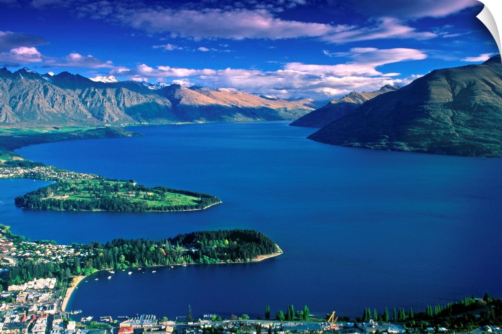 New Zealand, South Island, View towards Queenstown town and Wakatipu lake