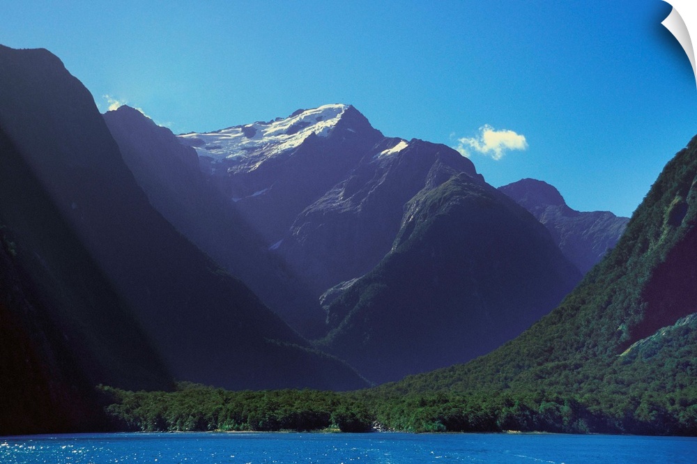 The Milford sound is one of the most beutiful fiords of the Fiordland National Park, in the south-west of New Zealand's so...