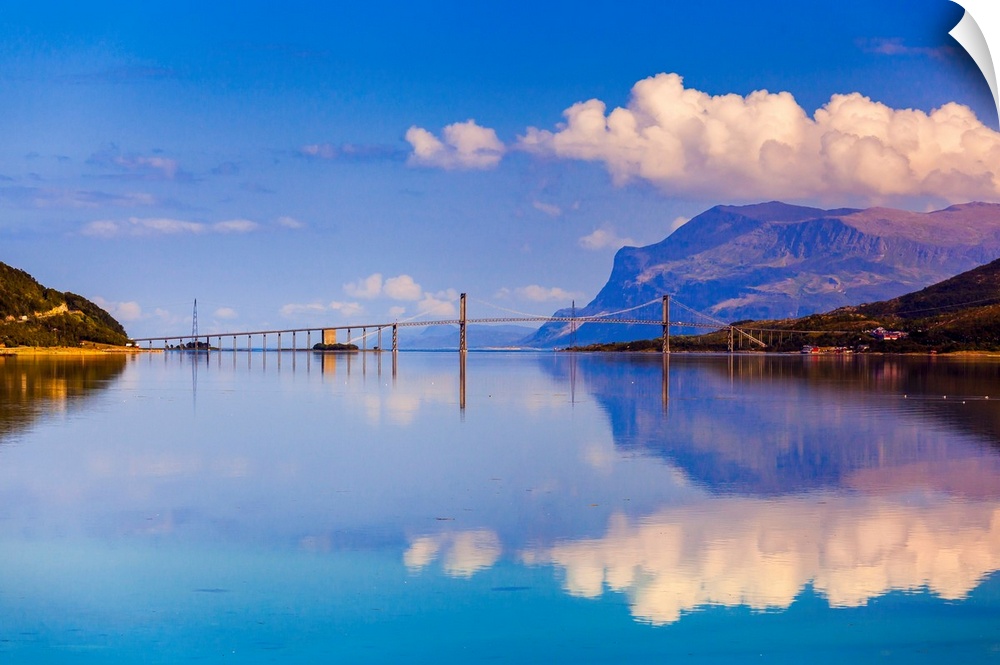 Norway, Nordland, Scandinavia, Lofoten Islands, Bridge near Steinsland.